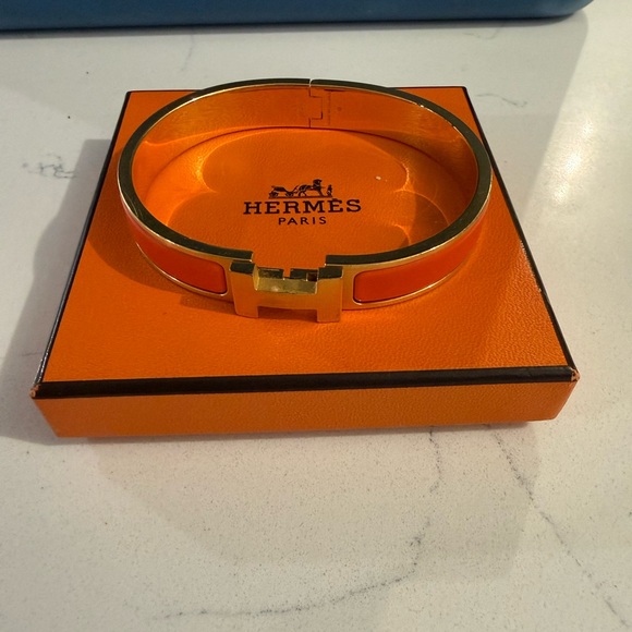 Hermès Orange and Gold Bracelet click clack bracelet. - Picture 8 of 8